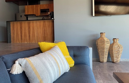 Zona Centro Casa | Bungalo with a view of the city in the Heart of Ensenada.