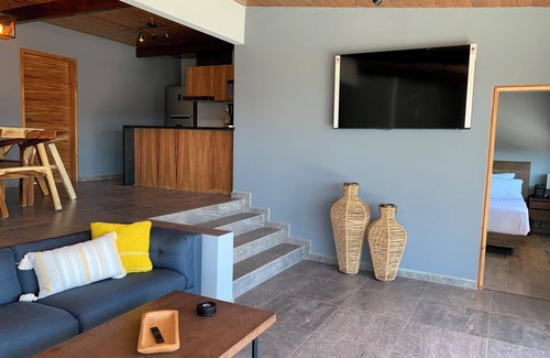 Zona Centro Casa | Bungalo with a view of the city in the Heart of Ensenada.