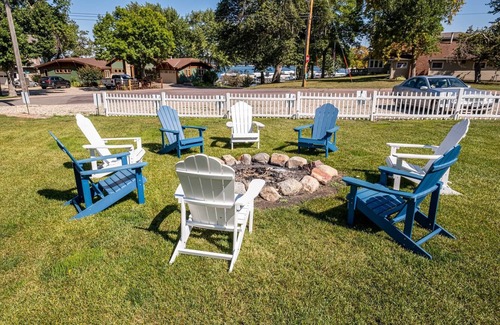 West Okoboji Casa | Bungalow 4: Go Jump in the Lake Bungalow