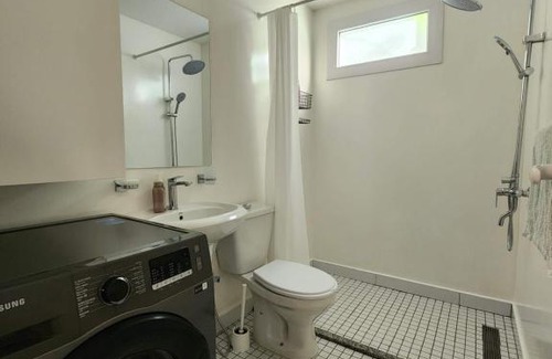 Jumeirah Village Triangle Casa | Bungalow 8 - Luxury 1-Bedroom Guest House in JVT