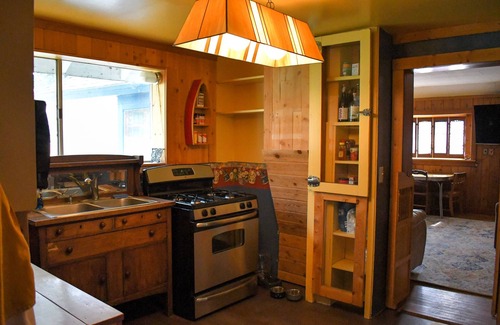 Elliston Casa | Bungalow at The Last Chance Motel