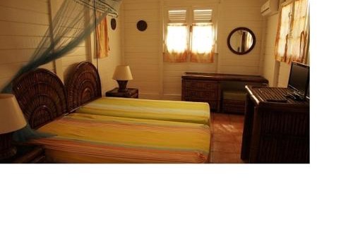 Sainte-Anne Casa | BUNGALOW BASSIN TROUVE
