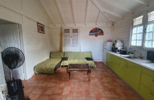Sainte-Anne Casa | BUNGALOW BASSIN TROUVE