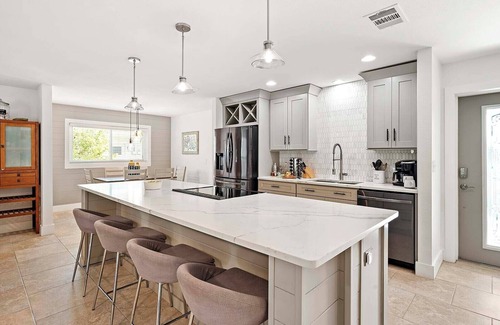 Pelican Casa | Bungalow Breeze - 4 Bedroom/3 Bath Coastal Flair