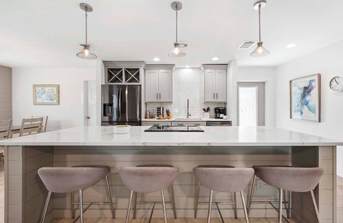 Pelican Casa | Bungalow Breeze - 4 Bedroom/3 Bath Coastal Flair