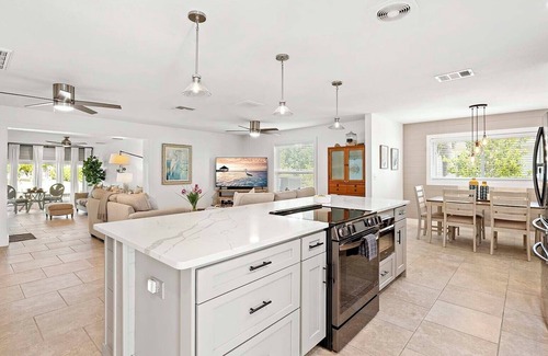 Pelican Casa | Bungalow Breeze - 4 Bedroom/3 Bath Coastal Flair