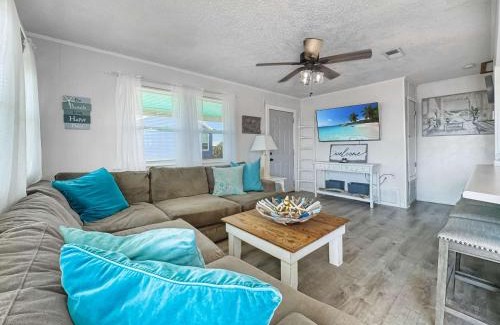 Fort Morgan Pines Casa | Bungalow by the Bay with FREE ACTIVITIES