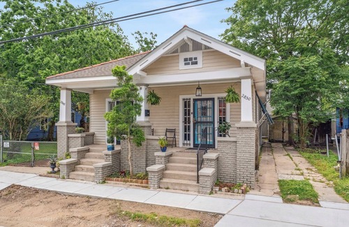 Fairgrounds Casa | Bungalow by the Track