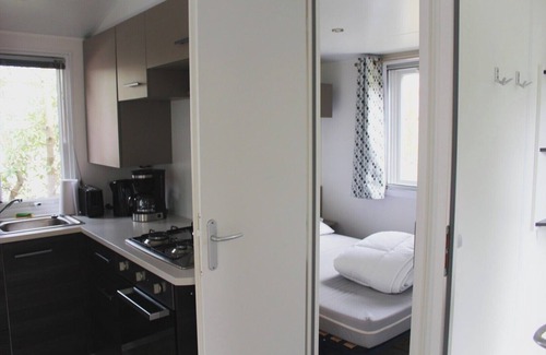 Les Mathes Alquiler De RV | Bungalow 'Camping 4 À 8 Personnes' con terraza privada y aire acondicionado