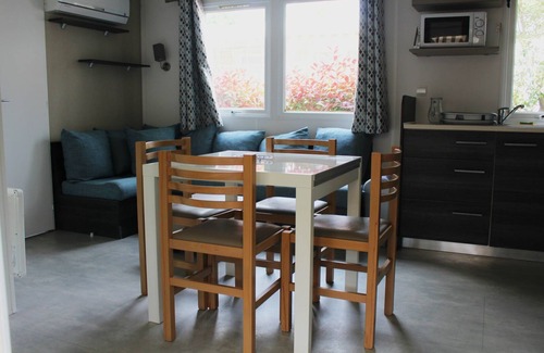 Les Mathes Alquiler De RV | Bungalow 'Camping 4 À 8 Personnes' con terraza privada y aire acondicionado