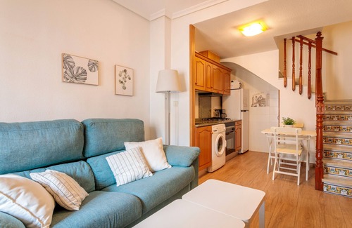 Santa Pola Casa | Bungalow 'Casa De Verónica' con terraza privada, Wi-Fi y aire acondicionado