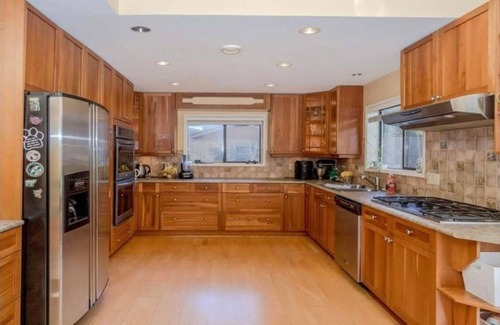 Delta Casa | Bungalow close to beach, Tsawwassen Town Centre Mall, Victoria Ferry Terminal
