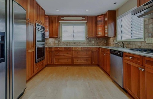 Delta Casa | Bungalow close to beach, Tsawwassen Town Centre Mall, Victoria Ferry Terminal