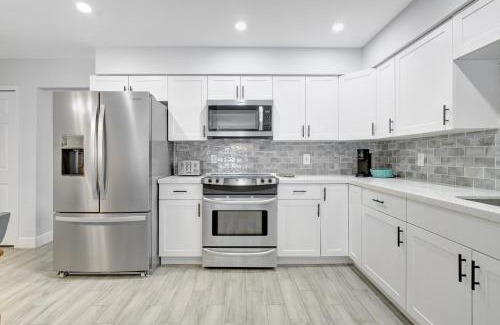 Central Naples Casa | Bungalow Close to Naples Beaches