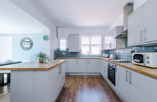 Padeswood Casa | Bungalow/detached/Spacious/pool table/Driveway