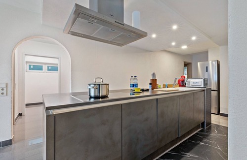 Leonberg Casa | Bungalow 'Ferienwohnung Gerlingerhöhe' con terraza privada y Wi-Fi