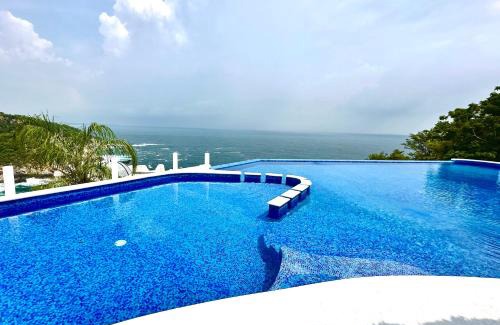 Puerto Ángel Villa | Bungalow frente a la playa estrene alberca nueva con increíble vista infinita al mar, 8 hermosas playas cercanas, terraza con cama de playa, espectacular vista al inmenso océano pacífico, 2 kayack disponibles, nómadas digitales Starlink WiFi 224 mbps