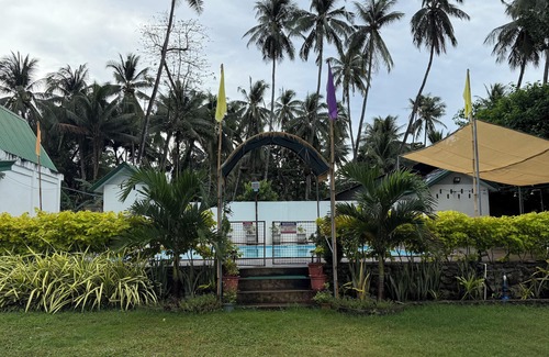 Catarman Casa | Bungalow house by the shoreline best for group of friends or family vacation.