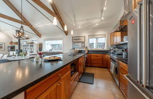 Wilson Casa | Bungalow in Heart of Wilson