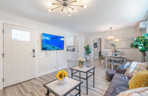 Alhambra Apartamento | Bungalow in Quiet, Safe Neighborhood King-Bed Near Downtown LA and OT Pasadena !