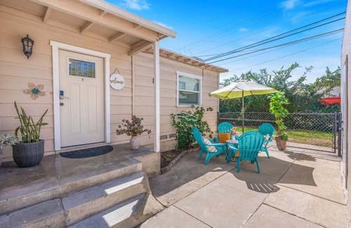 Alhambra Apartamento | Bungalow in Quiet, Safe Neighborhood King-Bed Near Downtown LA and OT Pasadena !