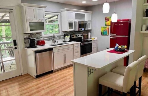 Dahlonega Casa | Bungalow in small and quiet cul-de-sac, pet-friendly.
