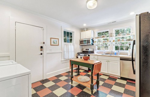 Historic District Casa | Bungalow in the Historic District-walking distance to downtown & the waterfront!
