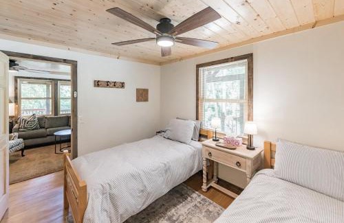 Cullowhee Casa | Bungalow, Lake Glenville, Amazing Views, & Sauna!