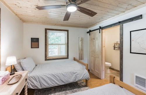 Cullowhee Casa | Bungalow, Lake Glenville, Amazing Views, & Sauna!