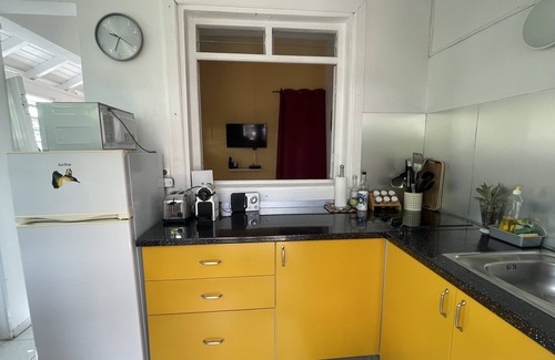 Saint-Francois Casa | Bungalow les hibiscus with Jacuzzi 200 meters from the beach