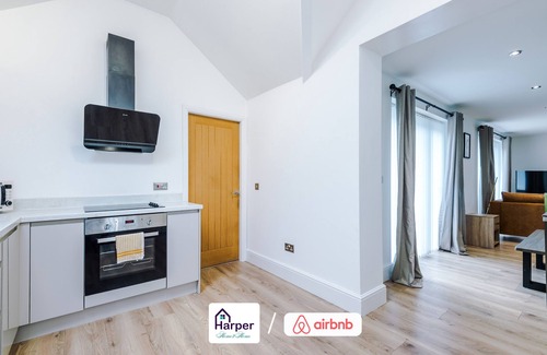 Ewloe Casa | Bungalow/Loft bedroom/Spacious/pool table/Driveway