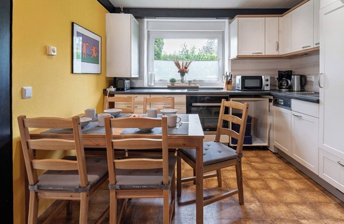 Schellbronn Casa | Bungaló 'Nordschwarzwald' con terraza privada, jardín privado y Wi-Fi