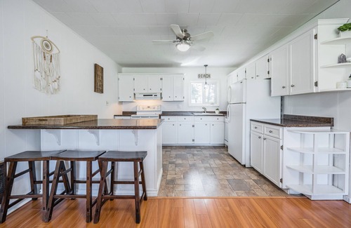 Zurich Cabaña | Bungalow of Bliss - Family Cottage on Lake Huron