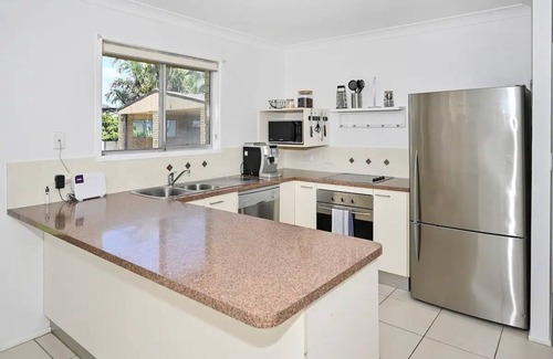 Buddina Casa | Bungalow on the Beach 4 B/R, 8 Guests, Aircon ZG2