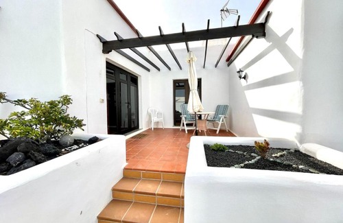 Charco del Palo Apartamento | Bungalow para nudistas, con Wifi y estupenda vista la Piscina, a pocos metros de la playa