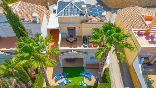 La Empedrola Casa | Bungalow Rosa - PlusHolidays