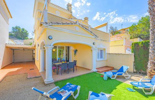 La Empedrola Casa | Bungalow Rosa - PlusHolidays