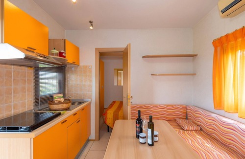 Bibbona Casa | Bungalow 'Stella 1' con piscina compartida, terraza privada y aire acondicionado