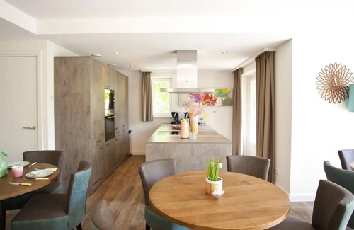 Otterlo Casa | Bungalow with 10 bedrooms and a terrace