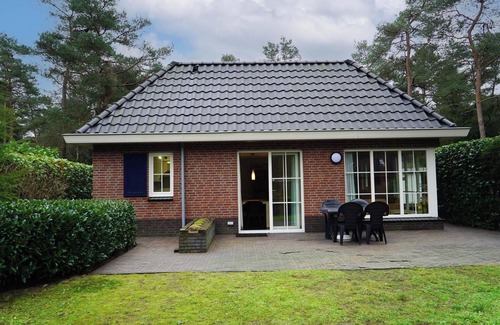 Beekbergen-Zuid Casa | Bungalow with 3 bedrooms, a traditional sauna and a terrace