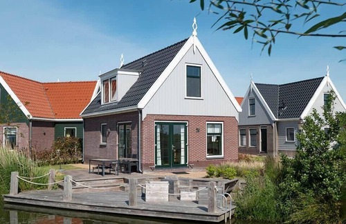 Uitdam Casa | Bungalow with 3 bedrooms, 2 bathrooms and a sauna