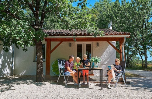 Mauroux Casa | Bungalow con una terraza en una colina en Dordoña