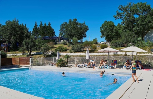 Mauroux Casa | Bungalow con una terraza en una colina en Dordoña