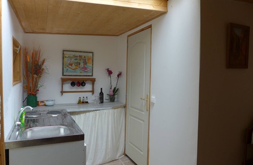 Brux Casa | Bungalow con casa rural adjunta de una habitación. Con piscina privada aislada. Duerme 8