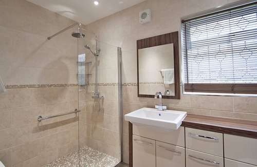 Alford Casa | 3 bedroom accommodation in Woodthorpe