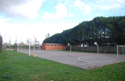 Getafe Alquiler De RV | Bungalows Camping Alpha Madrid