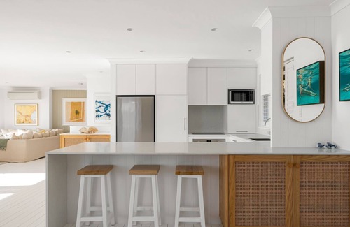Newport Casa | BUNGAN BEACHSCAPE by Palm Beach Holiday Rentals