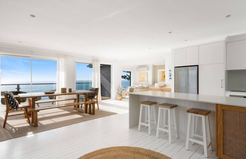 Newport Casa | BUNGAN BEACHSCAPE by Palm Beach Holiday Rentals