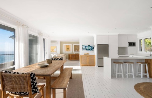 Newport Casa | BUNGAN BEACHSCAPE by Palm Beach Holiday Rentals