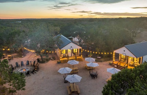 Marble Falls Cabina | Bunk Cabin at Glamping Ranch